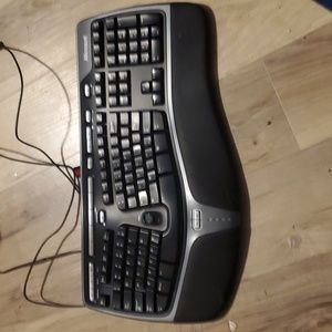 Microsoft Natural Ergonomic 4000 KU-0462 Wired Keyboard